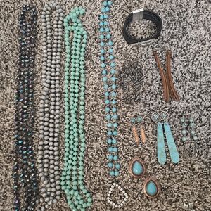 Women's Necklaces and Earrings - Unbranded